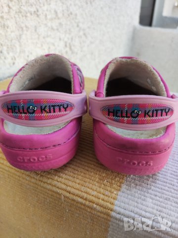домашни чехли Crocs Hello Kitty, снимка 3 - Детски сандали и чехли - 43725848