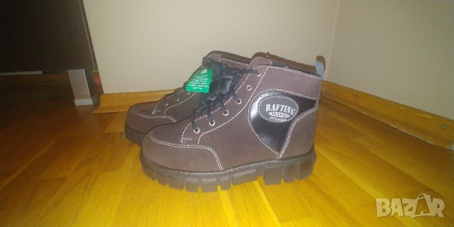 Нови, кафяви боти, номер 32