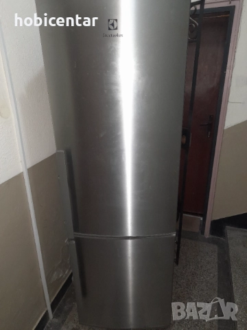 Хладилник с фризер Електролукс