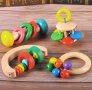 Бебешки дрънкалки , Дървени играчки монтесори 4бр комплект идеален за подарък в красива кутия, снимка 1 - Дрънкалки и чесалки - 43895168
