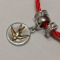 Дамски гердан на червен шнур със сребърен медальон с лястовица, снимка 2 - Колиета, медальони, синджири - 28244594