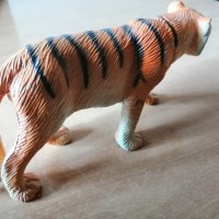 Продавам статуетка пластика на тигър, снимка 4 - Декорация за дома - 43855454