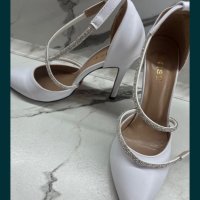 Обувки на ток с камъни , снимка 2 - Дамски елегантни обувки - 43154405