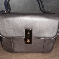 Нова дамска чанта, снимка 1 - Чанти - 33093936