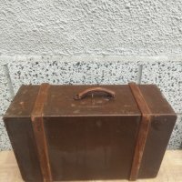 Дървен куфар със заключване и кожена дръжка , снимка 15 - Антикварни и старинни предмети - 43905101