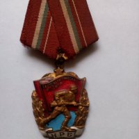 Продавам орден "Червено знаме" - боен, снимка 1 - Антикварни и старинни предмети - 44099739