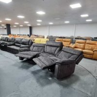 Извит тъмно сив диван от плат с  релаксиращ механизъм, снимка 3 - Дивани и мека мебел - 39394232