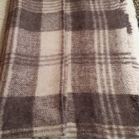 Вълнени одеяла № 07  Два броя /кафяво с мръсно бяло/, снимка 1 - Олекотени завивки и одеяла - 37418457