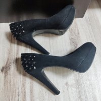 Велурени черни токчета с капси, снимка 6 - Дамски обувки на ток - 43158875