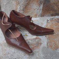 Италиански кафяви обувки на ток