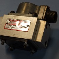 Серво клапан MOOG 10 GPM flow control servo valve 2-stage 210Bar, снимка 6 - Резервни части за машини - 37998790