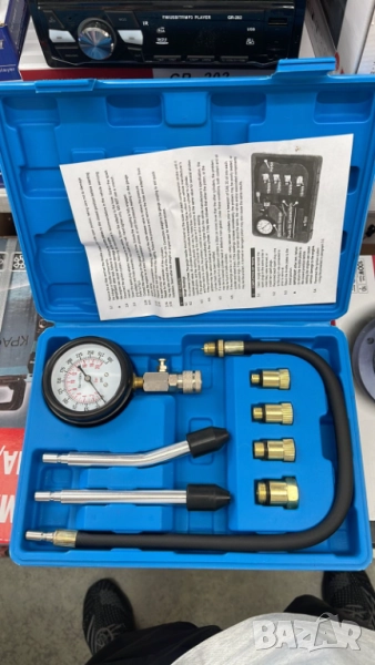  К-т тестер за компресия на бензинов двигател (0-20 bar / 0-300 psi) Kraft Royal, снимка 1
