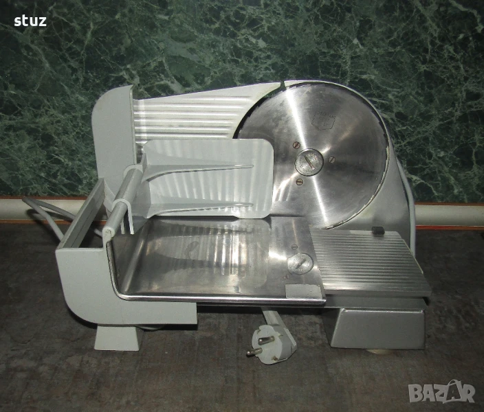 Електрическа машина за рязане на колбаси, хляб, сирена, зеленчуци Graef, снимка 1