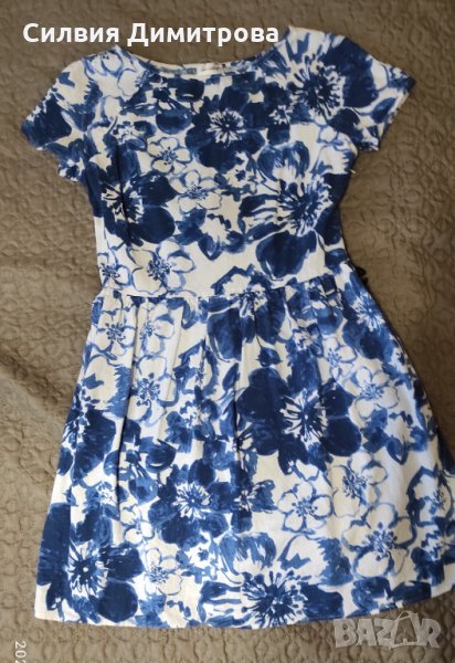 Бяла рокля до коляното с големи сини цветя, снимка 1
