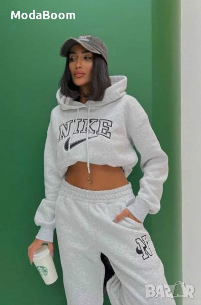 Дамски екипи Nike, снимка 1