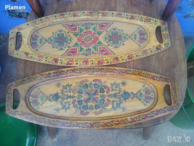 Две български стари плата с пирография и оцветаване и стъкло., снимка 1