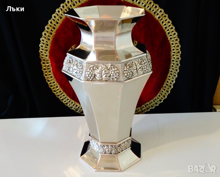 Посребрена медна ваза 1.2 кг.,28 см.,лози,грозде., снимка 1