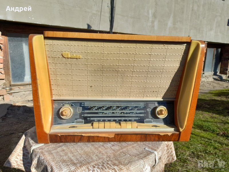 Стар радиограмофон Латвия, снимка 1