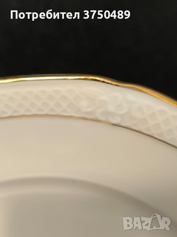 Чинии от фин порцелан и златни кантове -6броя, снимка 4 - Чинии - 52517194