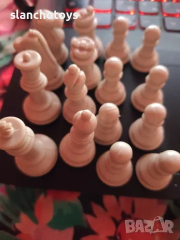 Магнитни фигури за шах