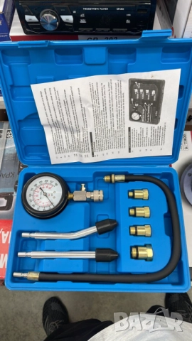   К-т тестер за компресия на бензинов двигател (0-20 bar / 0-300 psi) Kraft Royal