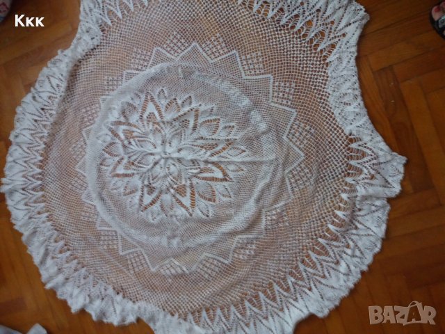 Продавам покривки за кръгла маса на една кука 