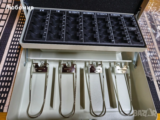 Заключваща се касичка , държач за банкноти, отделение за монети,евро монетник8,5 x 30,5 x 24,5, снимка 8 - Друго търговско оборудване - 53237633