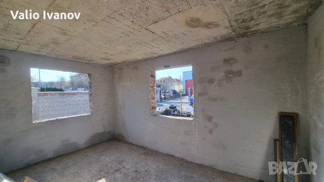 Продавам парцел с монолитна тухлена къща на 2 етажа в с.Яребична , снимка 8 - Вили - 49741419