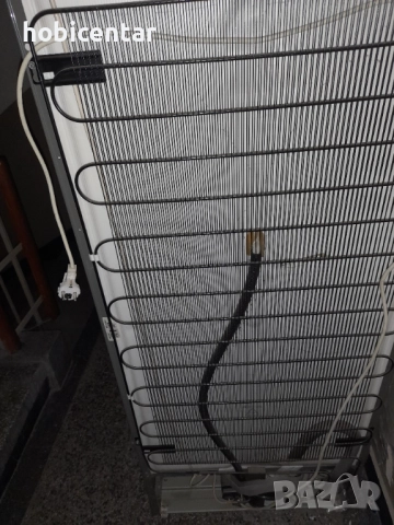 Хладилник с фризер Електролукс, снимка 4 - Хладилници - 52755782