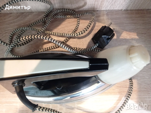 Руска ютия с функция пара 1000W, снимка 2 - Ютии - 52483109