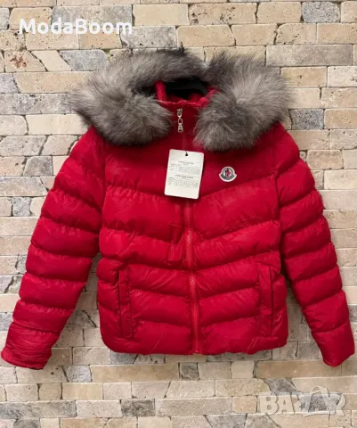 Moncler червено късо дамско зимно яке 