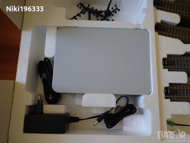 Чисто нов дигитален железопътен стартов комплект Roco z21 (H0) + макет на църква и фигурки, снимка 4 - Други ценни предмети - 53493676