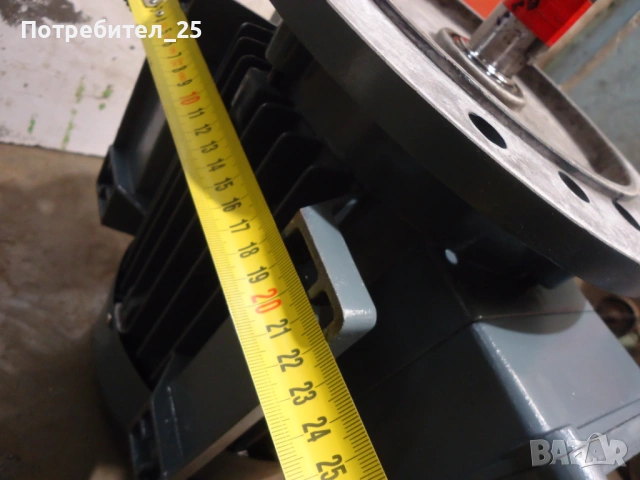 Трифазен  ел.мотор 3KW - 1400 об/мин., снимка 5 - Електродвигатели - 53068408