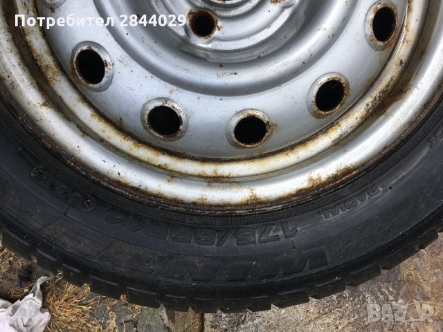 продавам две гуми със джанти