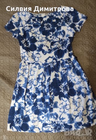 Бяла рокля до коляното с големи сини цветя, снимка 1 - Рокли - 33363150