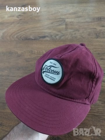 volcom  - страхотна мъжка шапка 100% оргиинал много добро състояние регулируема, снимка 3 - Шапки - 40441410