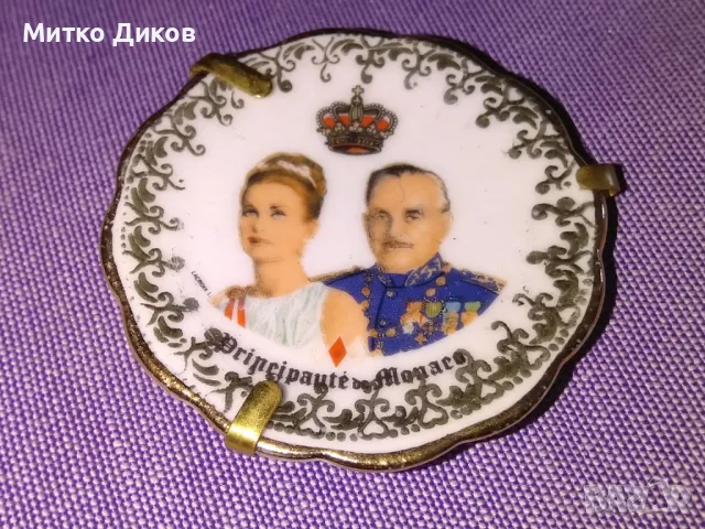 Малка порцеланова чиния винтидж от около 1980 г  престонасл. на Монако Рение и Грейс Кели фи 53мм, снимка 3 - Колекции - 47656562