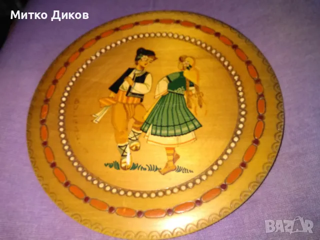 Дървена чиния за стена от соца 1971г народни мотиви фи 25см, снимка 2 - Декорация за дома - 48346948