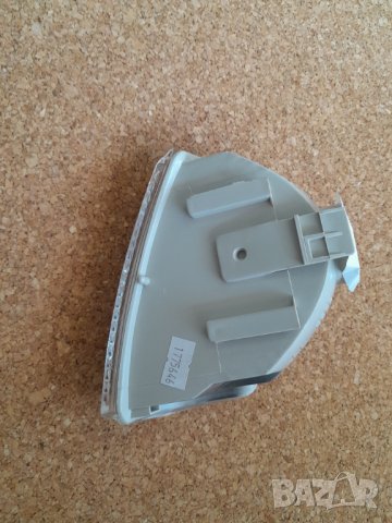 Мигач десен бял за VOLKSWAGEN POLO 5532490101, снимка 2 - Части - 38645594