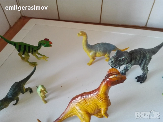 Пластмасови войници , пистолети лот динозаври.  , снимка 11 - Други ценни предмети - 36904160