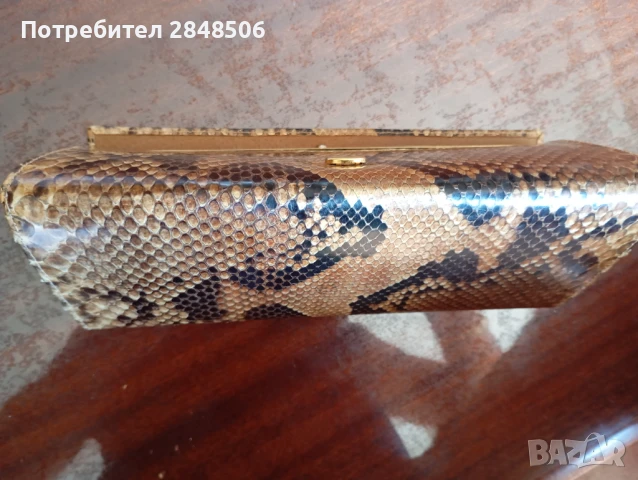 Продавам дамско портмоне от змийска кожа на питон.Р-ри 24 / 10,5 / 3,5 см., снимка 5 - Чанти - 50715109