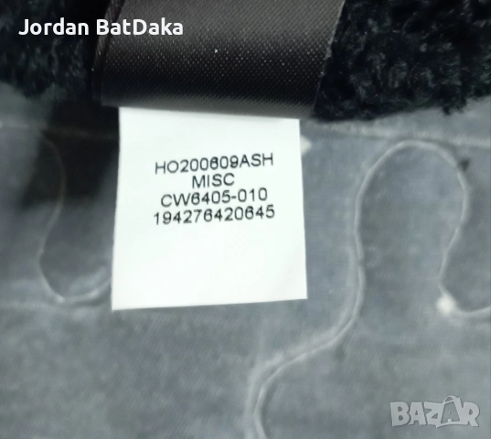Зимна шапка JORDAN , снимка 4 - Шапки - 53461636