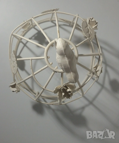 Декорация от бял метал като клетка за птичета с птица отгоре, листа и рози (или друго цвете), снимка 10 - Декорация за дома - 51502963