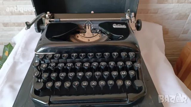 Стара пишеща машина Erika 11 - Made in Germany - 1955 годинаСтара пишеща машина Erika 11 - Made in G, снимка 3 - Антикварни и старинни предмети - 49114197