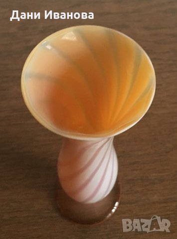 Стъклена бяло-оранжева ваза, снимка 3 - Вази - 28257439