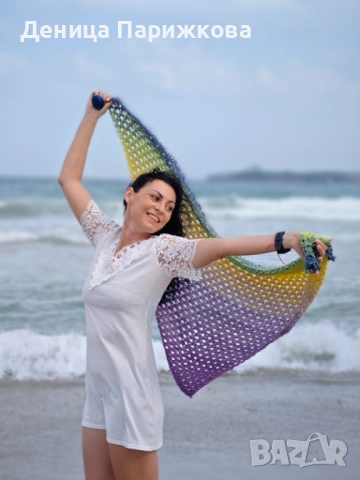 Ръчно плетен триъгълен шал наметка "Лунна нощ" , снимка 2 - Шалове - 52771222