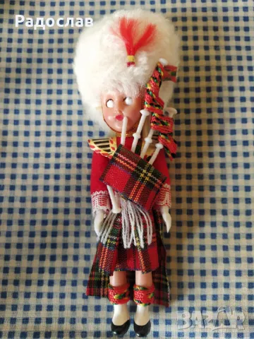 колекционерски кукли Шотландски гвардейци , снимка 4 - Други - 49686386