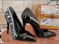 Дамски обувки Guess, снимка 1 - Дамски обувки на ток - 44109739