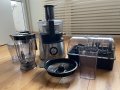 Продавам кухненски робот PHILIPS с блендер и сокоизстисквачка, снимка 1 - Кухненски роботи - 43211177