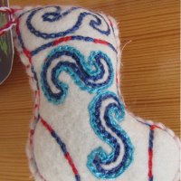 Автентична текстилна коледна играчка от филц с казахски национални мотиви, снимка 1 - Други ценни предмети - 27034300